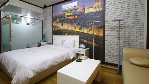 Cherbourg Hotel Чхонан Экстерьер фото